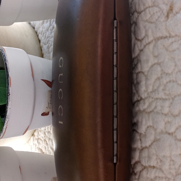 GUCCI GOLD EYE GLASS HARDCASE - Picture 7 of 7